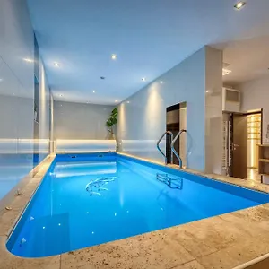 La - Piscine / Karaoke / Jeux , Fontaine (Rhone-Alps) France